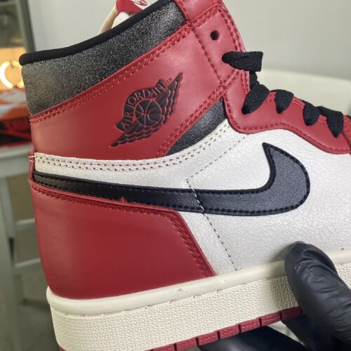 Air Jordan 1 Retro High OG 'Chicago Lost & Found' - Image 3