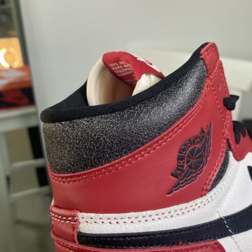 Air Jordan 1 Retro High OG 'Chicago Lost & Found' - Image 6