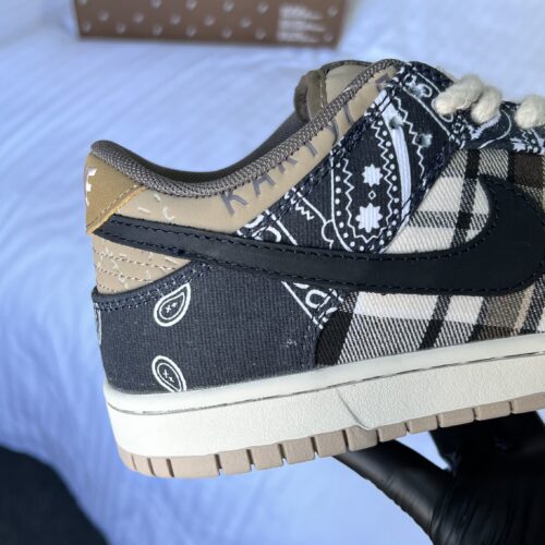 Nike x Travis Scott SB Dunk - Image 3