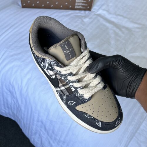 Nike x Travis Scott SB Dunk - Image 4