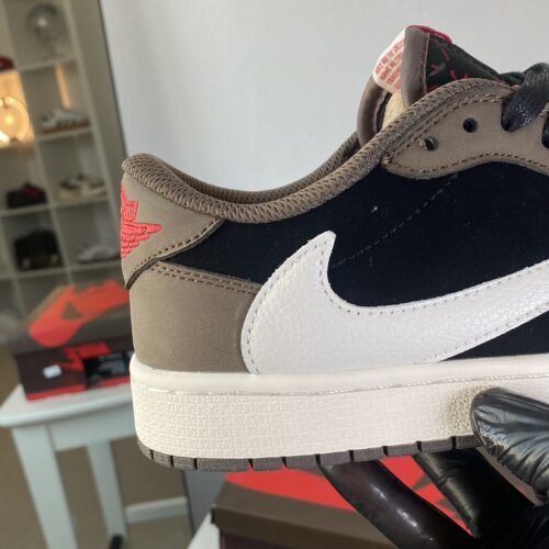 Travis Scott x Air Jordan 1 Low 'Mocha' - Image 3