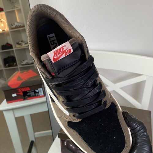 Travis Scott x Air Jordan 1 Low 'Mocha' - Image 4